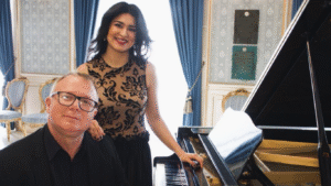 Manuel Ramos y Oriana Quintero en el Salón Azul del Ayuntamiento de Alicante