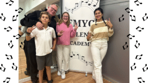 Manuel Ramos y Oriana Quintero y sus alumnos